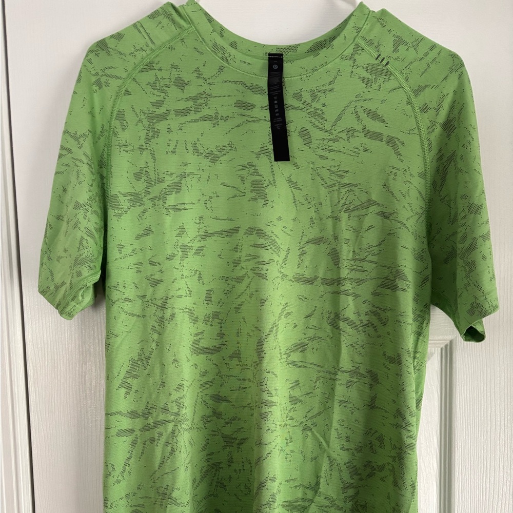 lululemon athletica Green Patterned Short Sleeve Tee